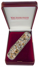 Нож-брелок VICTORINOX Baltic Brown, коллекционный, 74 мм, 4 функции, рукоять из натурального камня